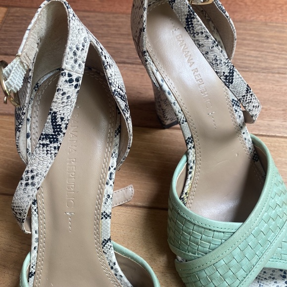 Banana Republic Milania Sandal - Picture 4 of 4